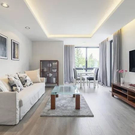 Grand - Okrzei Apartment *